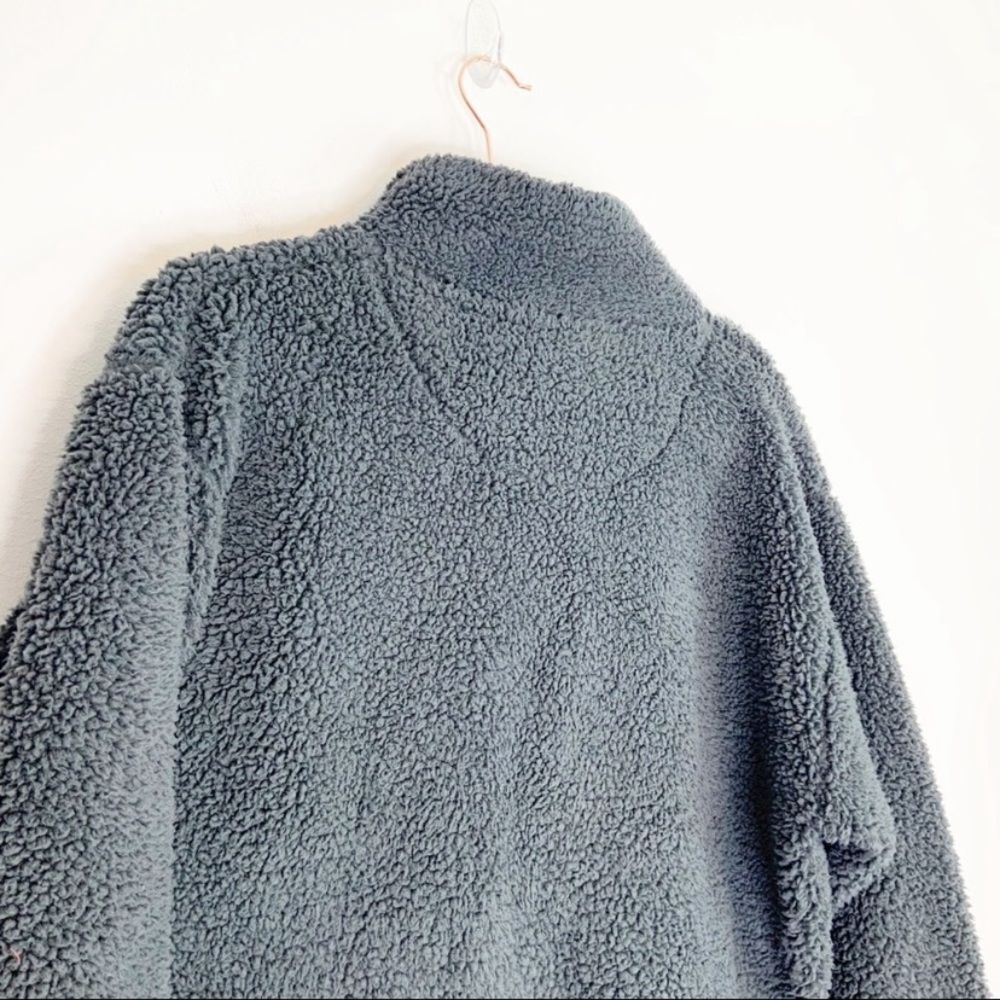 American Eagle Outfitter Grey Fuzzy Teddy Sherpa M - Picture 7 of 13